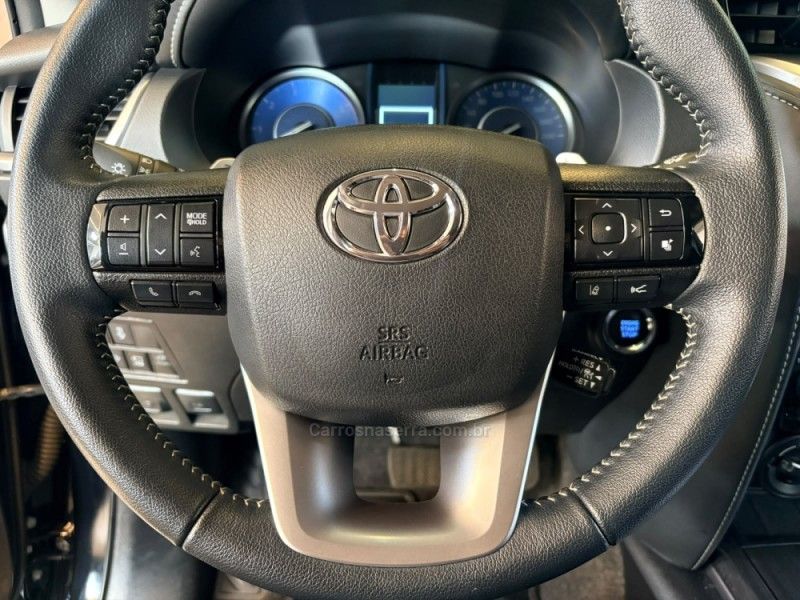 TOYOTA HILUX SW4 2.8 4X4 SRX PLATINUM TURBO 7 LUGARES 2024/2024 AUTOGRIF MOTORS CAMPO BOM / Carros no Vale