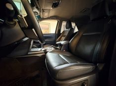TOYOTA HILUX SW4 2.8 4X4 SRX PLATINUM TURBO 7 LUGARES 2024/2024 AUTOGRIF MOTORS CAMPO BOM / Carros no Vale