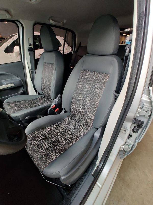 Fiat UNO VIVACE Celeb 1.0 EVO F 8V 2010/2011 RENNER AUTOMÓVEIS LAJEADO / Carros no Vale