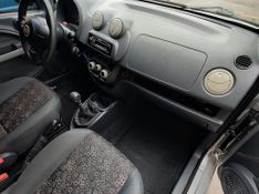 Fiat UNO VIVACE Celeb 1.0 EVO F 8V 2010/2011 RENNER AUTOMÓVEIS LAJEADO / Carros no Vale
