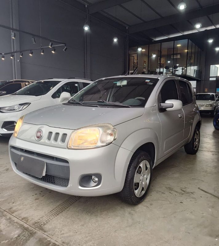 Fiat UNO VIVACE Celeb 1.0 EVO F 8V 2010/2011 RENNER AUTOMÓVEIS LAJEADO / Carros no Vale