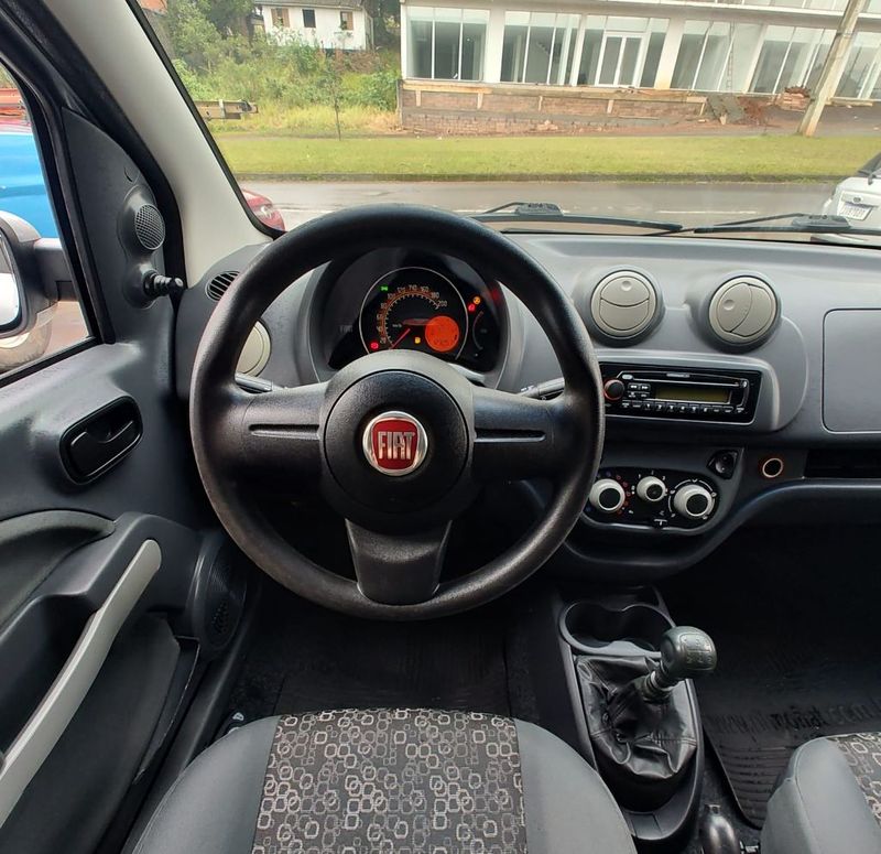 Fiat UNO VIVACE Celeb 1.0 EVO F 8V 2010/2011 RENNER AUTOMÓVEIS LAJEADO / Carros no Vale