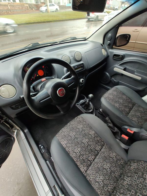 Fiat UNO VIVACE Celeb 1.0 EVO F 8V 2010/2011 RENNER AUTOMÓVEIS LAJEADO / Carros no Vale