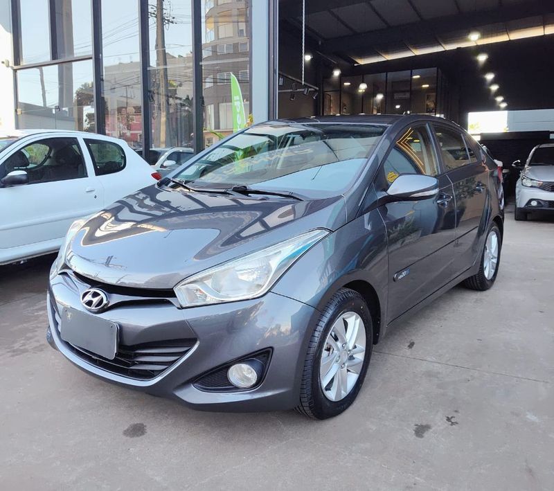 Hyundai HB20S Premium 1.6 16V 2013/2014 RENNER AUTOMÓVEIS LAJEADO / Carros no Vale Hyundai HB20S Premium 1.6 16V 2013/2014 RENNER AUTOMÓVEIS LAJEADO / Carros no Vale