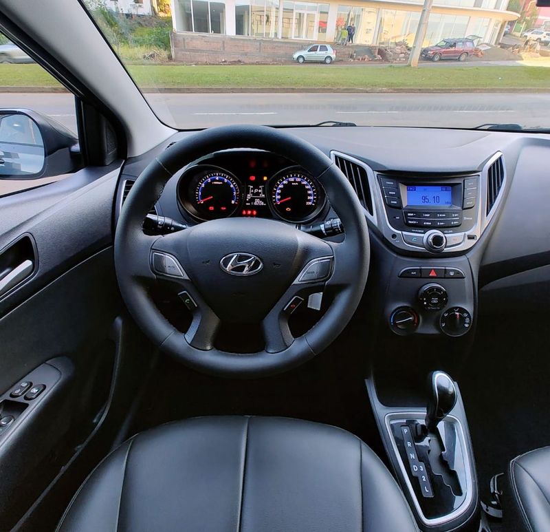 Hyundai HB20S Premium 1.6 16V 2013/2014 RENNER AUTOMÓVEIS LAJEADO / Carros no Vale Hyundai HB20S Premium 1.6 16V 2013/2014 RENNER AUTOMÓVEIS LAJEADO / Carros no Vale