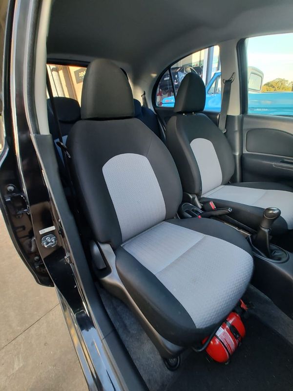 Nissan MARCH SV 1.6 16V Fuel 2013/2014 RENNER AUTOMÓVEIS LAJEADO / Carros no Vale