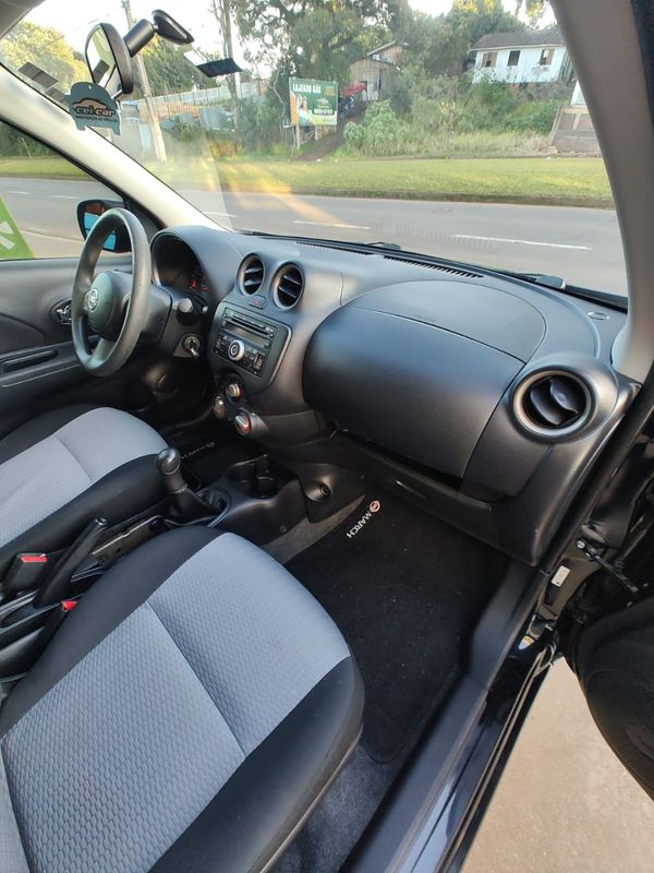 Nissan MARCH SV 1.6 16V Fuel 2013/2014 RENNER AUTOMÓVEIS LAJEADO / Carros no Vale