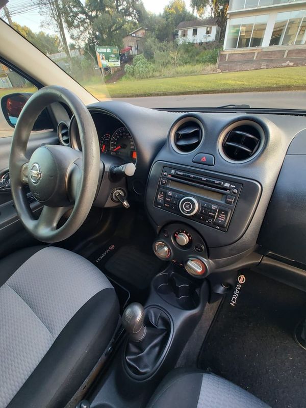 Nissan MARCH SV 1.6 16V Fuel 2013/2014 RENNER AUTOMÓVEIS LAJEADO / Carros no Vale