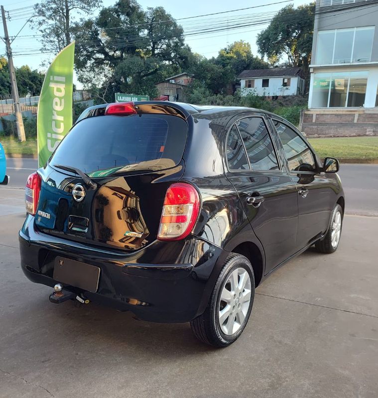 Nissan MARCH SV 1.6 16V Fuel 2013/2014 RENNER AUTOMÓVEIS LAJEADO / Carros no Vale