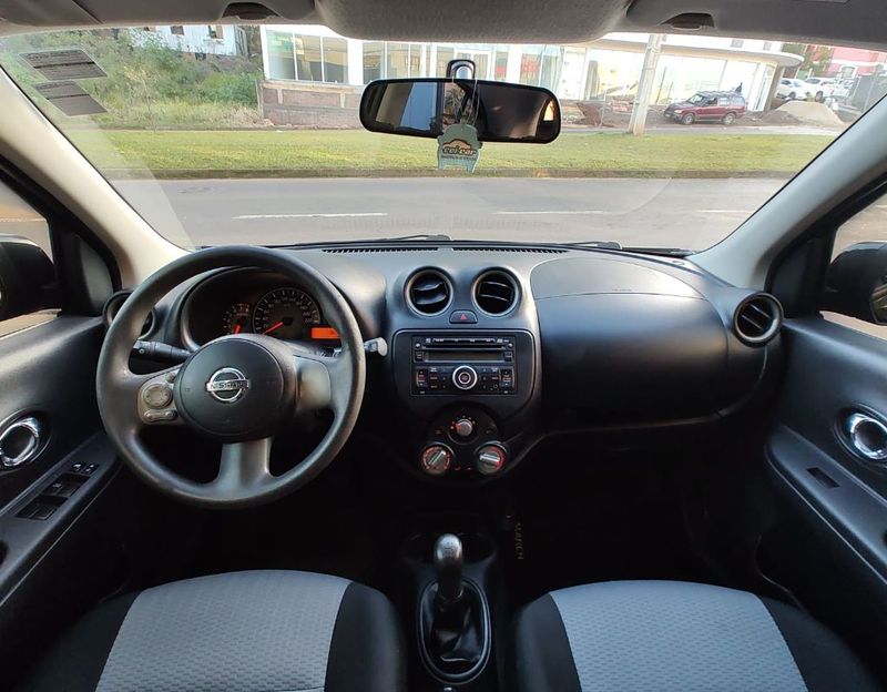 Nissan MARCH SV 1.6 16V Fuel 2013/2014 RENNER AUTOMÓVEIS LAJEADO / Carros no Vale