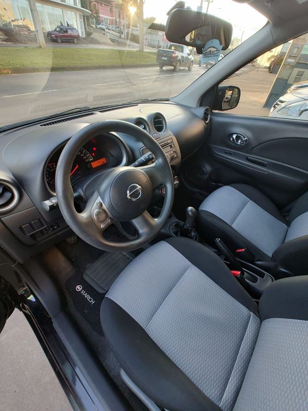 Nissan MARCH SV 1.6 16V Fuel 2013/2014 RENNER AUTOMÓVEIS LAJEADO / Carros no Vale