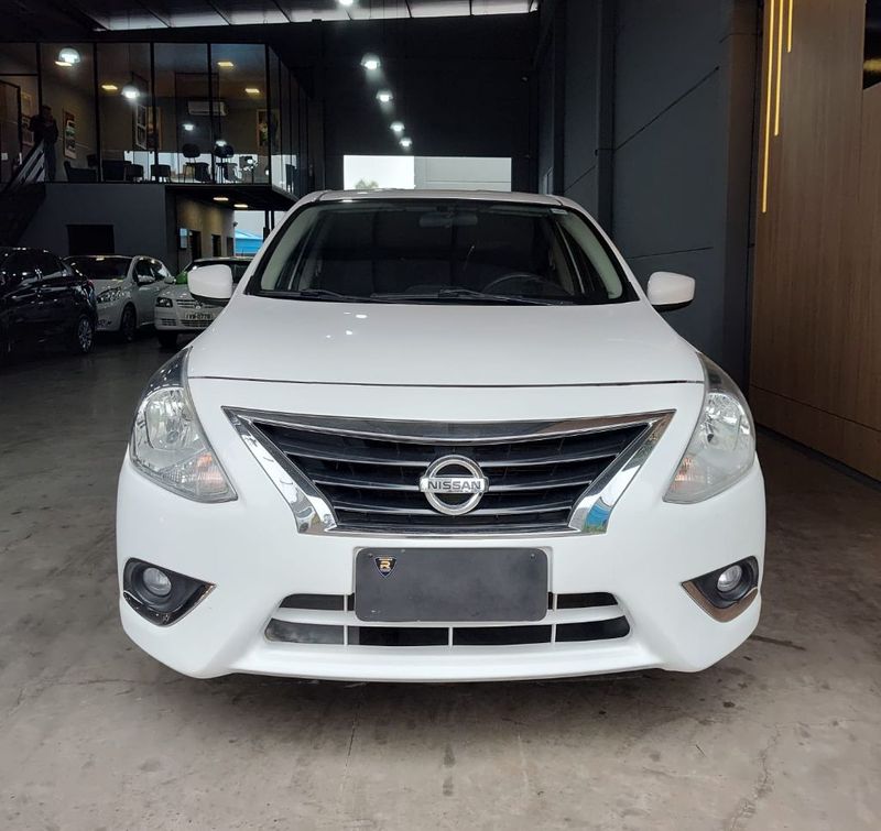 Nissan VERSA SL 1.6 16V Fuel Mec. 2015/2016 RENNER AUTOMÓVEIS LAJEADO / Carros no Vale Nissan VERSA SL 1.6 16V Fuel Mec. 2015/2016 RENNER AUTOMÓVEIS LAJEADO / Carros no Vale