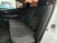 Nissan VERSA SL 1.6 16V Fuel Mec. 2015/2016 RENNER AUTOMÓVEIS LAJEADO / Carros no Vale