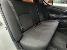 Nissan VERSA SL 1.6 16V Fuel Mec. 2015/2016 RENNER AUTOMÓVEIS LAJEADO / Carros no Vale