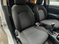 Nissan VERSA SL 1.6 16V Fuel Mec. 2015/2016 RENNER AUTOMÓVEIS LAJEADO / Carros no Vale
