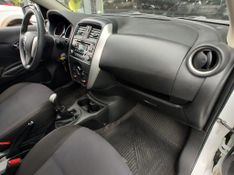 Nissan VERSA SL 1.6 16V Fuel Mec. 2015/2016 RENNER AUTOMÓVEIS LAJEADO / Carros no Vale