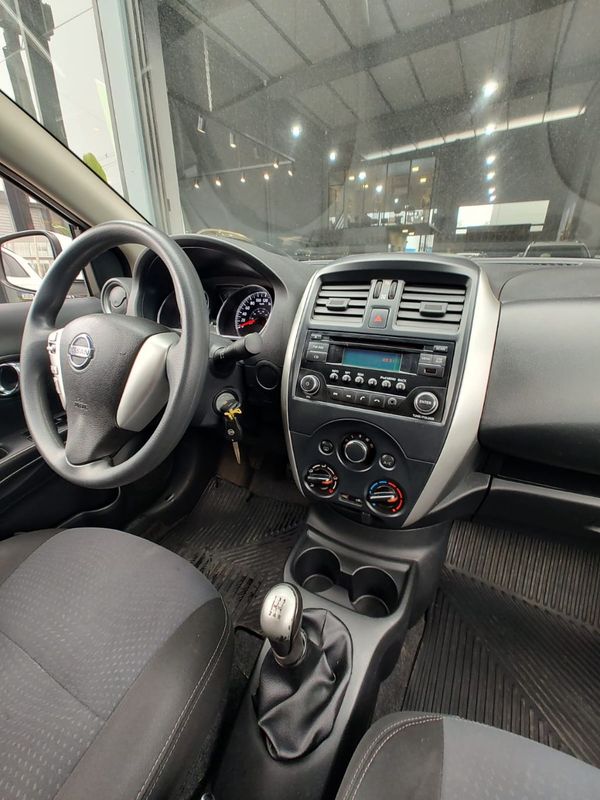 Nissan VERSA SL 1.6 16V Fuel Mec. 2015/2016 RENNER AUTOMÓVEIS LAJEADO / Carros no Vale Nissan VERSA SL 1.6 16V Fuel Mec. 2015/2016 RENNER AUTOMÓVEIS LAJEADO / Carros no Vale