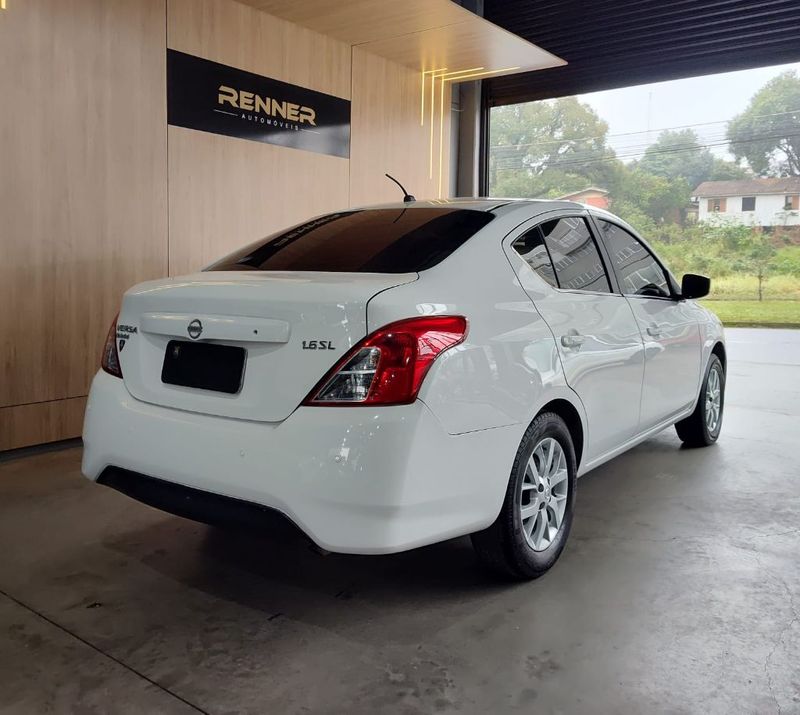 Nissan VERSA SL 1.6 16V Fuel Mec. 2015/2016 RENNER AUTOMÓVEIS LAJEADO / Carros no Vale Nissan VERSA SL 1.6 16V Fuel Mec. 2015/2016 RENNER AUTOMÓVEIS LAJEADO / Carros no Vale