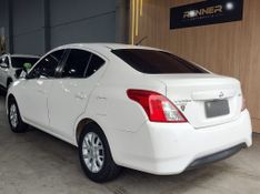 Nissan VERSA SL 1.6 16V Fuel Mec. 2015/2016 RENNER AUTOMÓVEIS LAJEADO / Carros no Vale