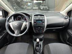 Nissan VERSA SL 1.6 16V Fuel Mec. 2015/2016 RENNER AUTOMÓVEIS LAJEADO / Carros no Vale