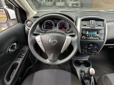 Nissan VERSA SL 1.6 16V Fuel Mec. 2015/2016 RENNER AUTOMÓVEIS LAJEADO / Carros no Vale