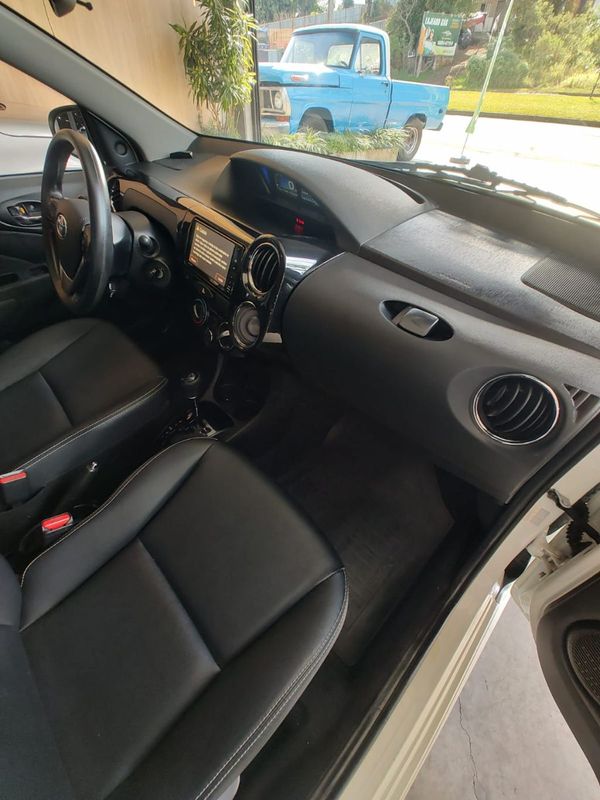 Toyota ETIOS XLS Sedan 1.5 16V 2017/2018 RENNER AUTOMÓVEIS LAJEADO / Carros no Vale Toyota ETIOS XLS Sedan 1.5 16V 2017/2018 RENNER AUTOMÓVEIS LAJEADO / Carros no Vale