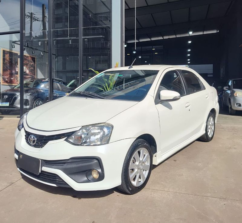 Toyota ETIOS XLS Sedan 1.5 16V 2017/2018 RENNER AUTOMÓVEIS LAJEADO / Carros no Vale Toyota ETIOS XLS Sedan 1.5 16V 2017/2018 RENNER AUTOMÓVEIS LAJEADO / Carros no Vale