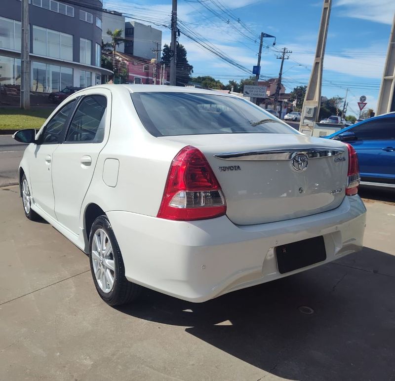 Toyota ETIOS XLS Sedan 1.5 16V 2017/2018 RENNER AUTOMÓVEIS LAJEADO / Carros no Vale Toyota ETIOS XLS Sedan 1.5 16V 2017/2018 RENNER AUTOMÓVEIS LAJEADO / Carros no Vale