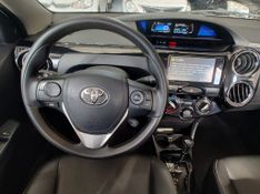 Toyota ETIOS XLS Sedan 1.5 16V 2017/2018 RENNER AUTOMÓVEIS LAJEADO / Carros no Vale