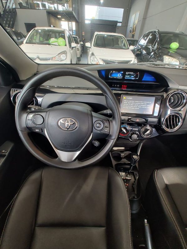 Toyota ETIOS XLS Sedan 1.5 16V 2017/2018 RENNER AUTOMÓVEIS LAJEADO / Carros no Vale Toyota ETIOS XLS Sedan 1.5 16V 2017/2018 RENNER AUTOMÓVEIS LAJEADO / Carros no Vale