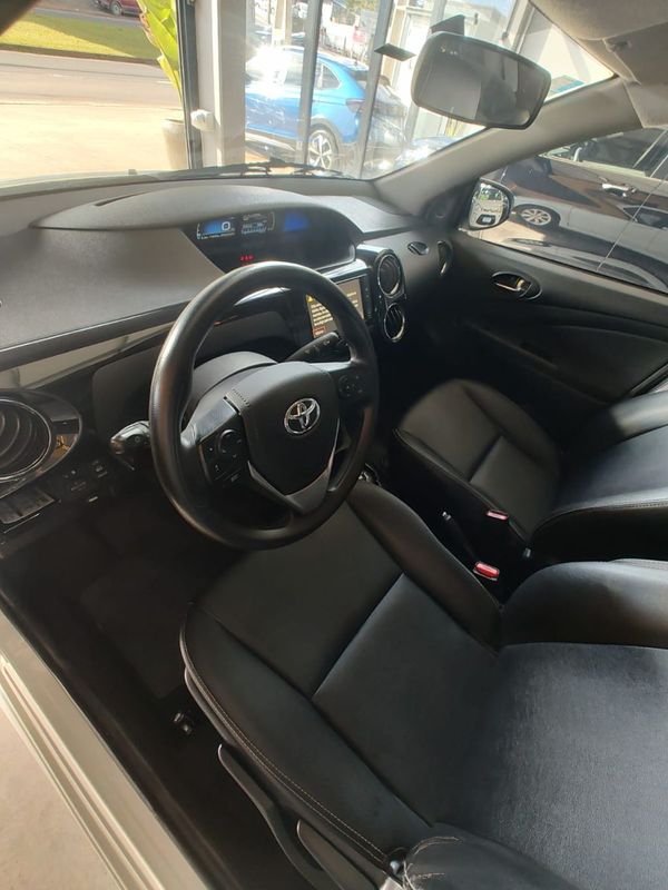 Toyota ETIOS XLS Sedan 1.5 16V 2017/2018 RENNER AUTOMÓVEIS LAJEADO / Carros no Vale Toyota ETIOS XLS Sedan 1.5 16V 2017/2018 RENNER AUTOMÓVEIS LAJEADO / Carros no Vale