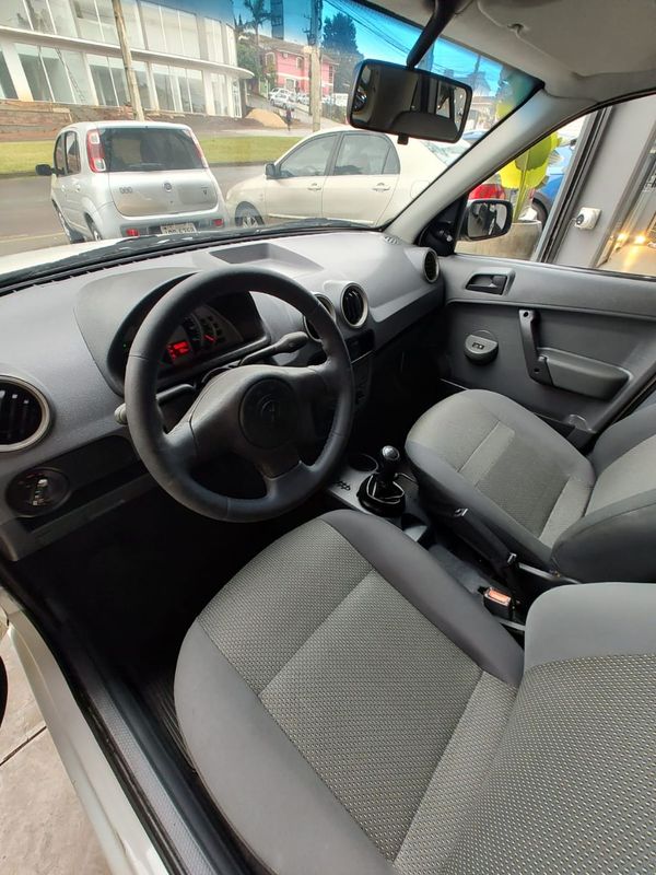 VOLKSWAGEN Gol City (Trend)/Titan 1.0 T 8V 2008/2009 RENNER AUTOMÓVEIS LAJEADO / Carros no Vale