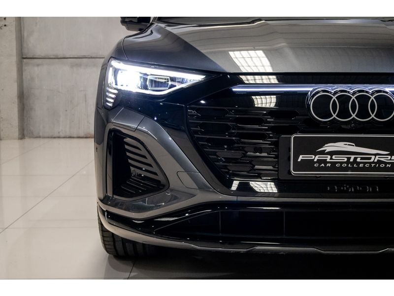 AUDI Q8 E-TRON 55 ELÉTRICO SPORTBACK PERFORMANCE BLACK QUATTRO 2023/2024 PASTORE CAR COLLECTION BENTO GONÇALVES / Carros no Vale