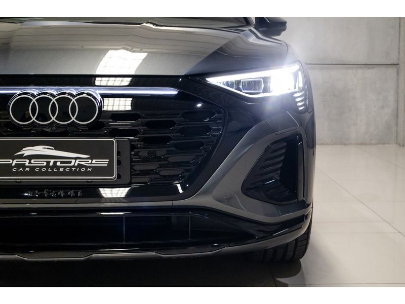 AUDI Q8 E-TRON 55 ELÉTRICO SPORTBACK PERFORMANCE BLACK QUATTRO 2023/2024 PASTORE CAR COLLECTION BENTO GONÇALVES / Carros no Vale