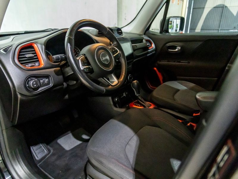 JEEP RENEGADE 2.0 16V TURBO TRAILHAWK 4X4 2015/2016 PASTORE CAR COLLECTION BENTO GONÇALVES / Carros no Vale JEEP RENEGADE 2.0 16V TURBO TRAILHAWK 4X4 2015/2016 PASTORE CAR COLLECTION BENTO GONÇALVES / Carros no Vale