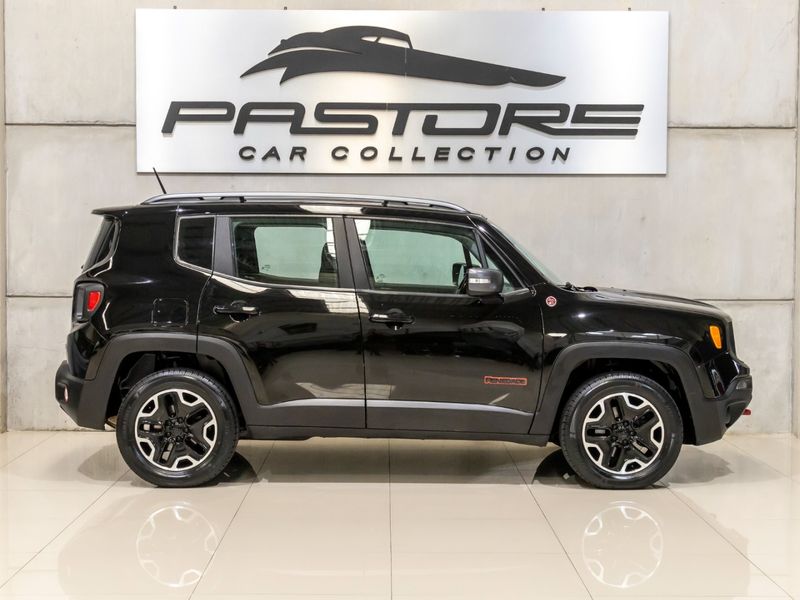 JEEP RENEGADE 2.0 16V TURBO TRAILHAWK 4X4 2015/2016 PASTORE CAR COLLECTION BENTO GONÇALVES / Carros no Vale JEEP RENEGADE 2.0 16V TURBO TRAILHAWK 4X4 2015/2016 PASTORE CAR COLLECTION BENTO GONÇALVES / Carros no Vale