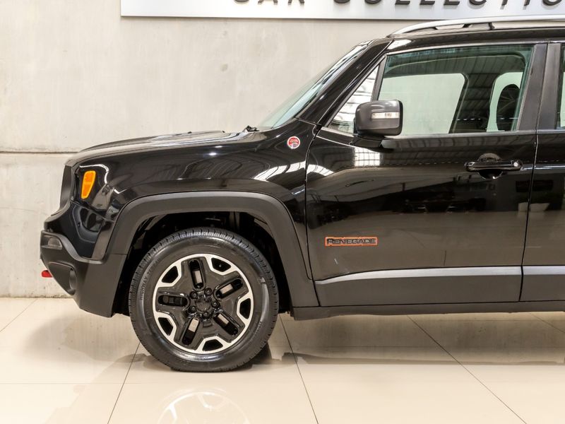 JEEP RENEGADE 2.0 16V TURBO TRAILHAWK 4X4 2015/2016 PASTORE CAR COLLECTION BENTO GONÇALVES / Carros no Vale JEEP RENEGADE 2.0 16V TURBO TRAILHAWK 4X4 2015/2016 PASTORE CAR COLLECTION BENTO GONÇALVES / Carros no Vale
