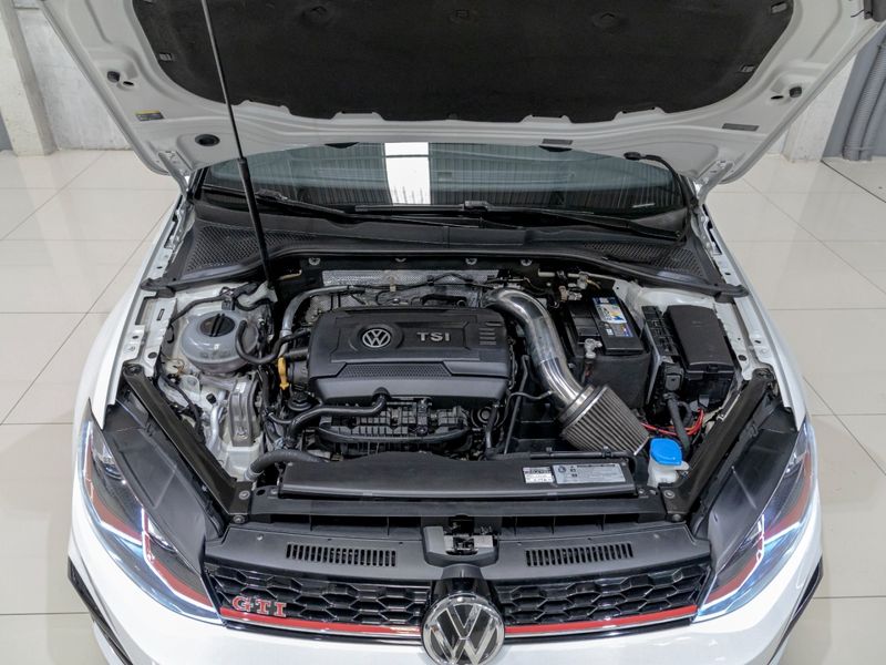 VOLKSWAGEN GOLF 2.0 350 TSI GTI DSG 2019/2019 PASTORE CAR COLLECTION BENTO GONÇALVES / Carros no Vale VOLKSWAGEN GOLF 2.0 350 TSI GTI DSG 2019/2019 PASTORE CAR COLLECTION BENTO GONÇALVES / Carros no Vale