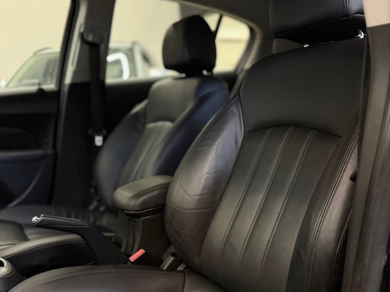 CHEVROLET CRUZE 1.8 LT SPORT6 16V 2015/2016 LEHMEN VEÍCULOS VENÂNCIO AIRES / Carros no Vale