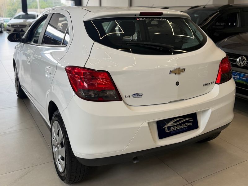 CHEVROLET ONIX 1.4 MPFI LT 8V 2015/2015 LEHMEN VEÍCULOS VENÂNCIO AIRES / Carros no Vale