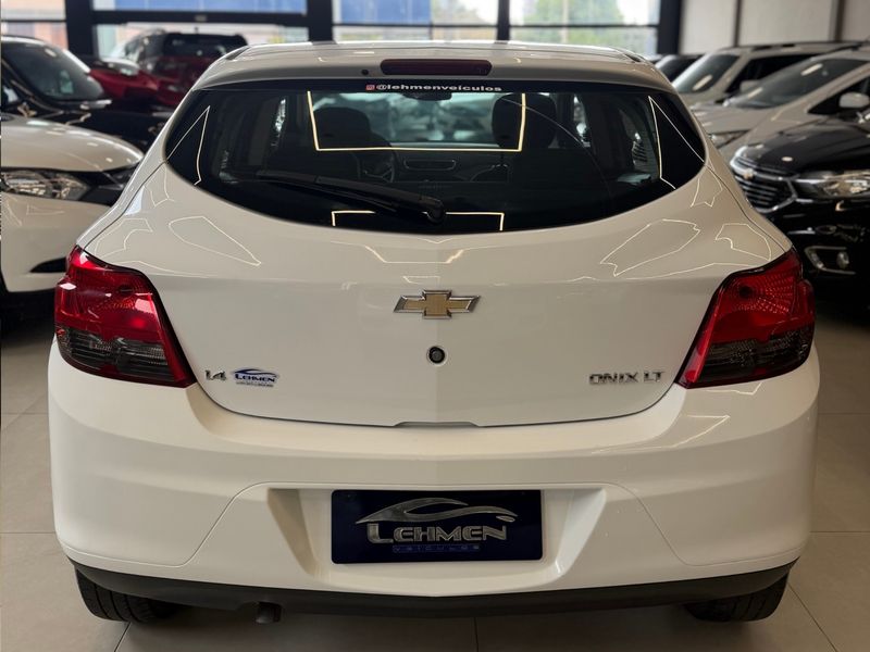 CHEVROLET ONIX 1.4 MPFI LT 8V 2015/2015 LEHMEN VEÍCULOS VENÂNCIO AIRES / Carros no Vale