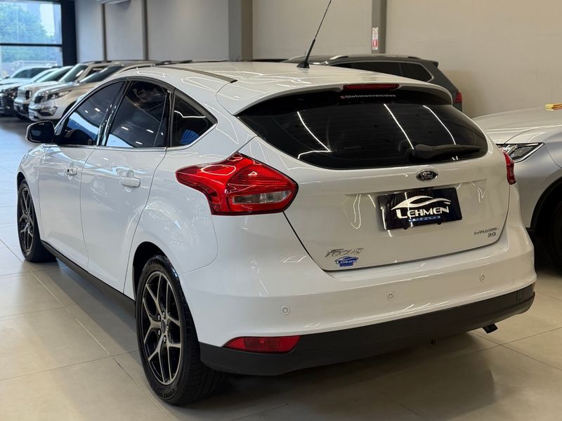 FORD FOCUS 2.0 TITANIUM 16V POWERSHIFT 2016/2016 LEHMEN VEÍCULOS VENÂNCIO AIRES / Carros no Vale