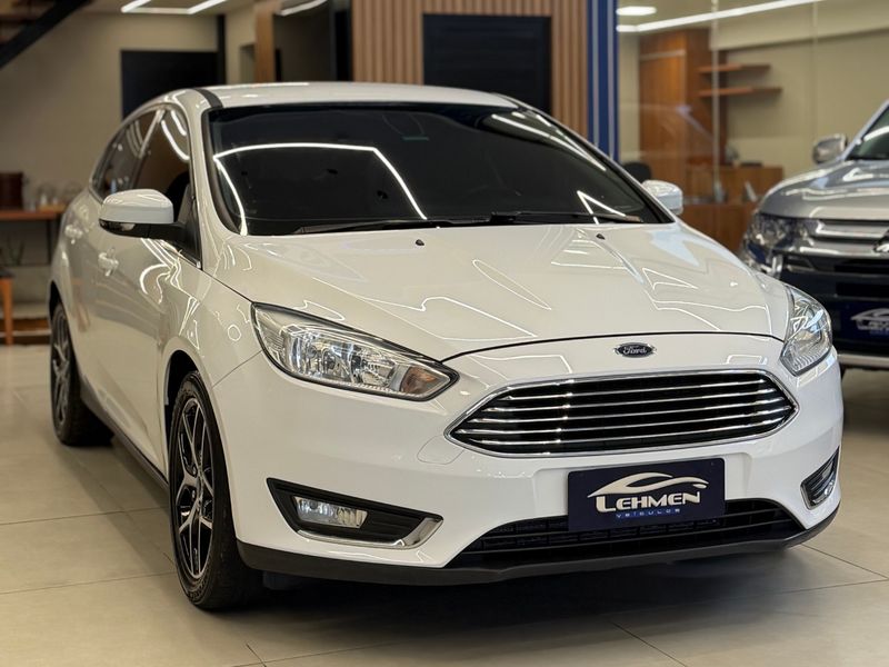 FORD FOCUS 2.0 TITANIUM 16V POWERSHIFT 2016/2016 LEHMEN VEÍCULOS VENÂNCIO AIRES / Carros no Vale