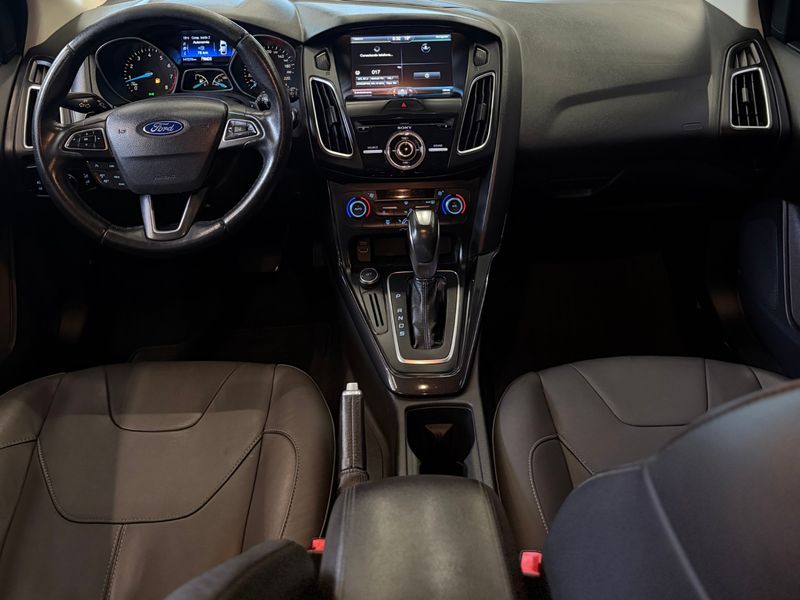 FORD FOCUS 2.0 TITANIUM 16V POWERSHIFT 2016/2016 LEHMEN VEÍCULOS VENÂNCIO AIRES / Carros no Vale