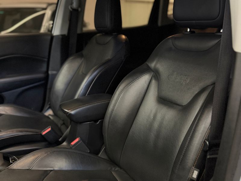 JEEP COMPASS 2.0 16V LONGITUDE 2018/2018 LEHMEN VEÍCULOS VENÂNCIO AIRES / Carros no Vale