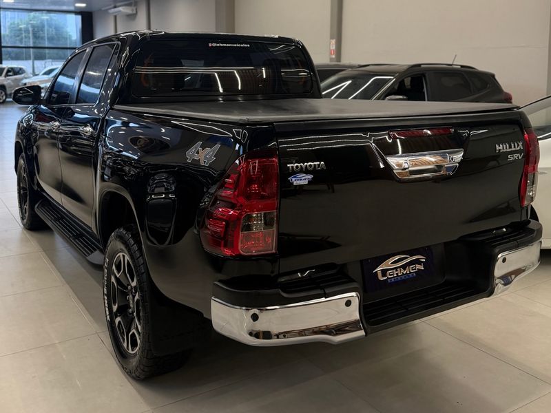 TOYOTA HILUX 2.8 D-4D TURBO CD SRV 4X4 2022/2022 LEHMEN VEÍCULOS VENÂNCIO AIRES / Carros no Vale