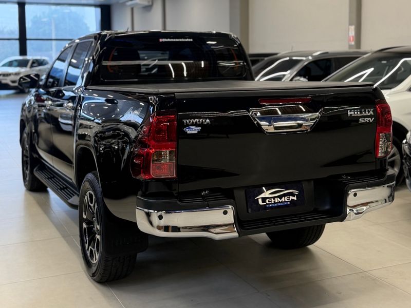 TOYOTA HILUX 2.8 D-4D TURBO CD SRV 4X4 2022/2022 LEHMEN VEÍCULOS VENÂNCIO AIRES / Carros no Vale