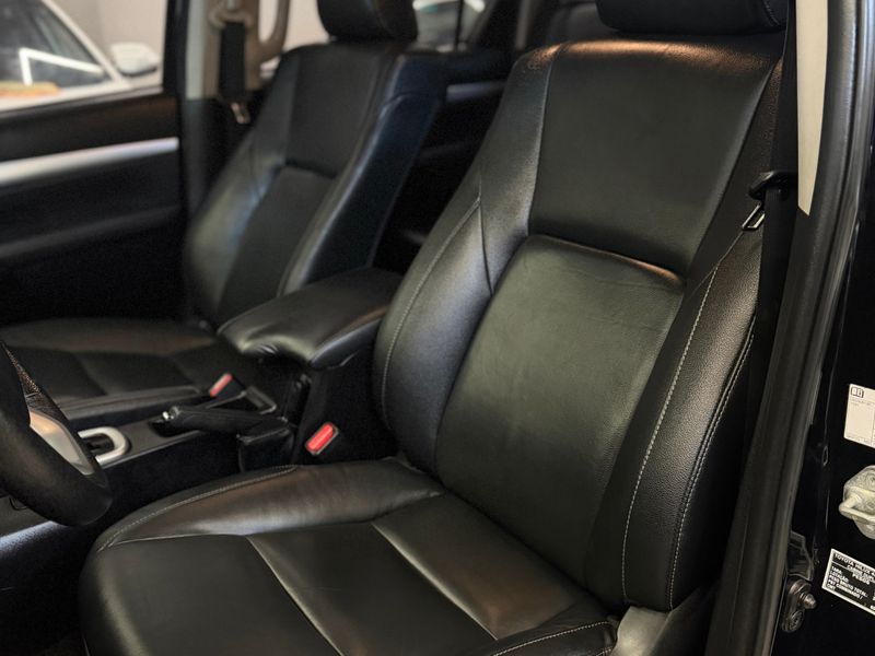 TOYOTA HILUX 2.8 D-4D TURBO CD SRV 4X4 2022/2022 LEHMEN VEÍCULOS VENÂNCIO AIRES / Carros no Vale