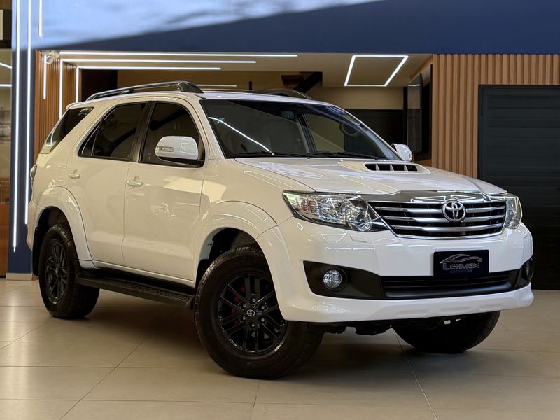 TOYOTA HILUX SW4 3.0 SRV 4X4 16V TURBO INTERCOOLER 2014/2015 LEHMEN VEÍCULOS VENÂNCIO AIRES / Carros no Vale