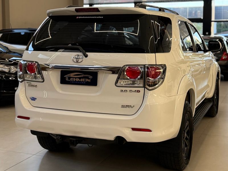 TOYOTA HILUX SW4 3.0 SRV 4X4 16V TURBO INTERCOOLER 2014/2015 LEHMEN VEÍCULOS VENÂNCIO AIRES / Carros no Vale